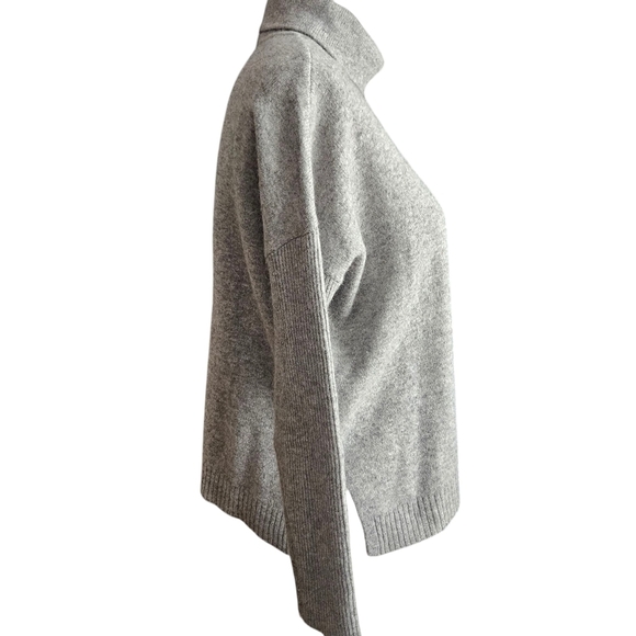Lilla P Sz XS 100% Cashmere Ribbed Sleeve/Hem Turtleneck Sweater Fall Cozy - Picture 2 of 10